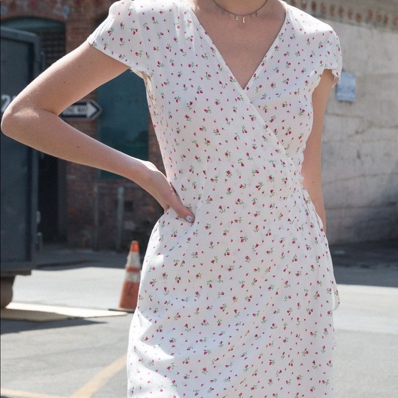Brandy Melville Dresses & Skirts - Brandy Melville White Flower Wrap Dress
